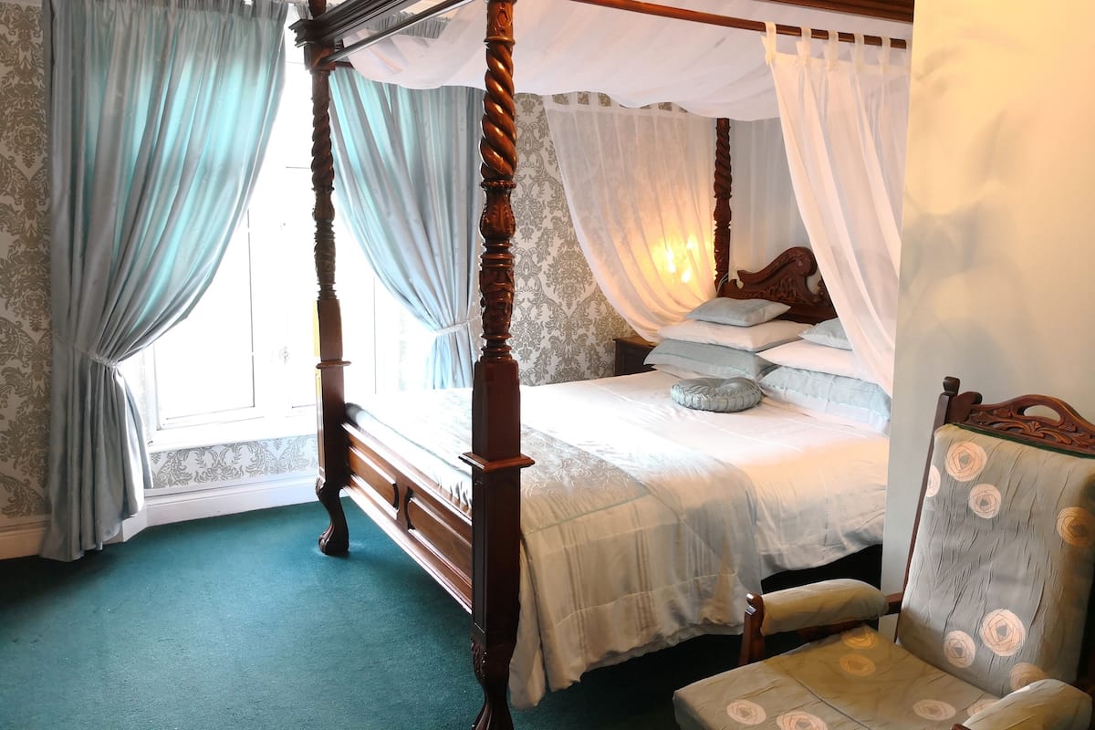 Double Room, Ensuite (Green Room - 4 Poster )