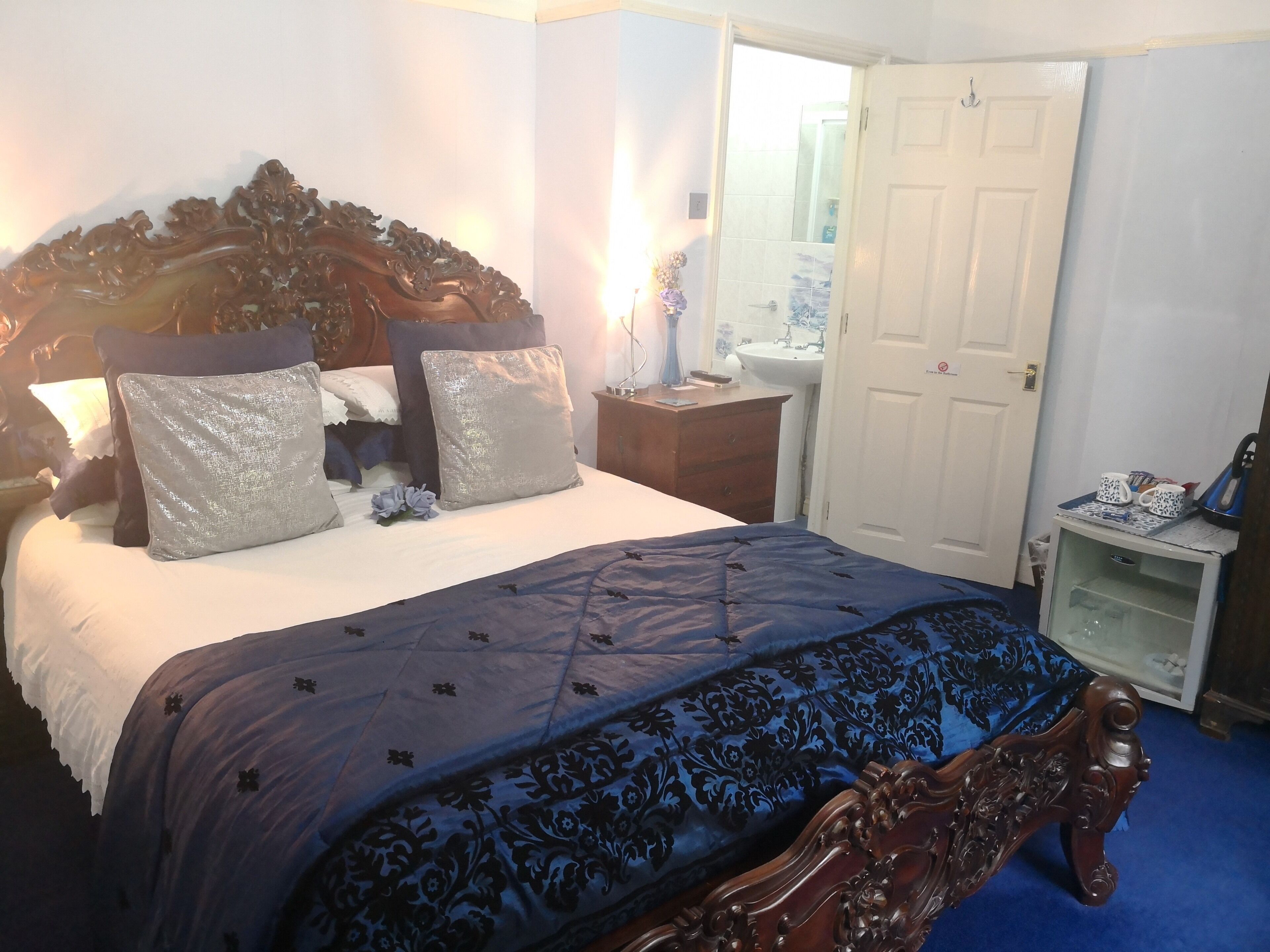 Double Room, Ensuite (Blue Room)