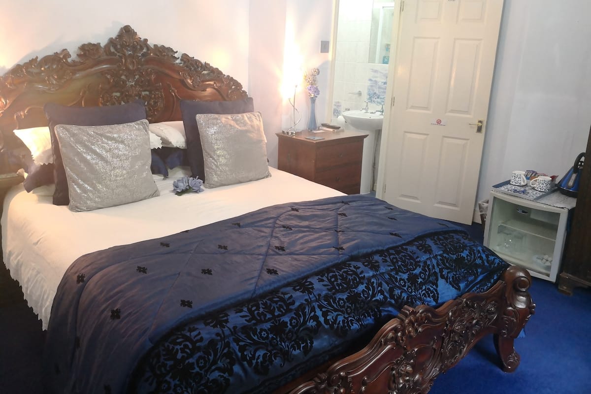 Chambre double, salle de bain attenante (Blue Room)