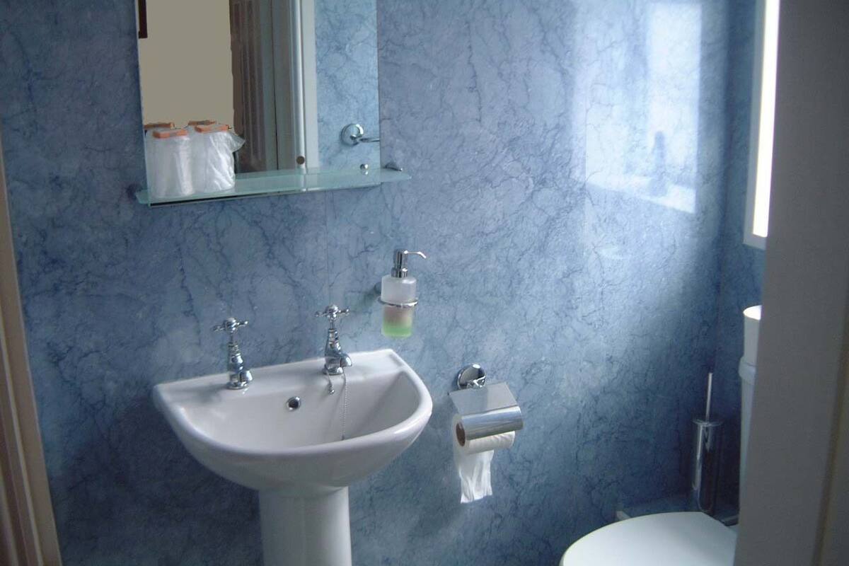 Sapone, shampoo, carta igienica