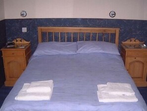 Iron/ironing board, free WiFi, bed sheets