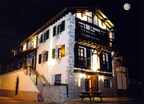 Front of property - evening/night - Hotel Atxaspi (Lesaka)