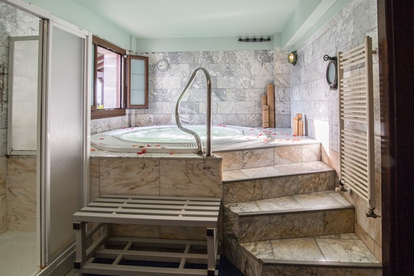 Jetted tub