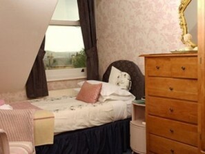 Desk, iron/ironing board, free WiFi - Astor House - Guest house (Bath)