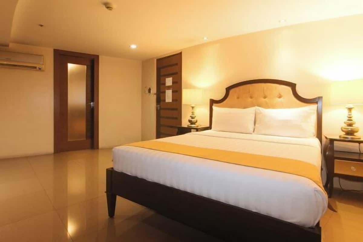 WiFi (free), bed sheets