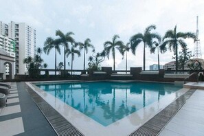 Hồ bơi ngoài trời 