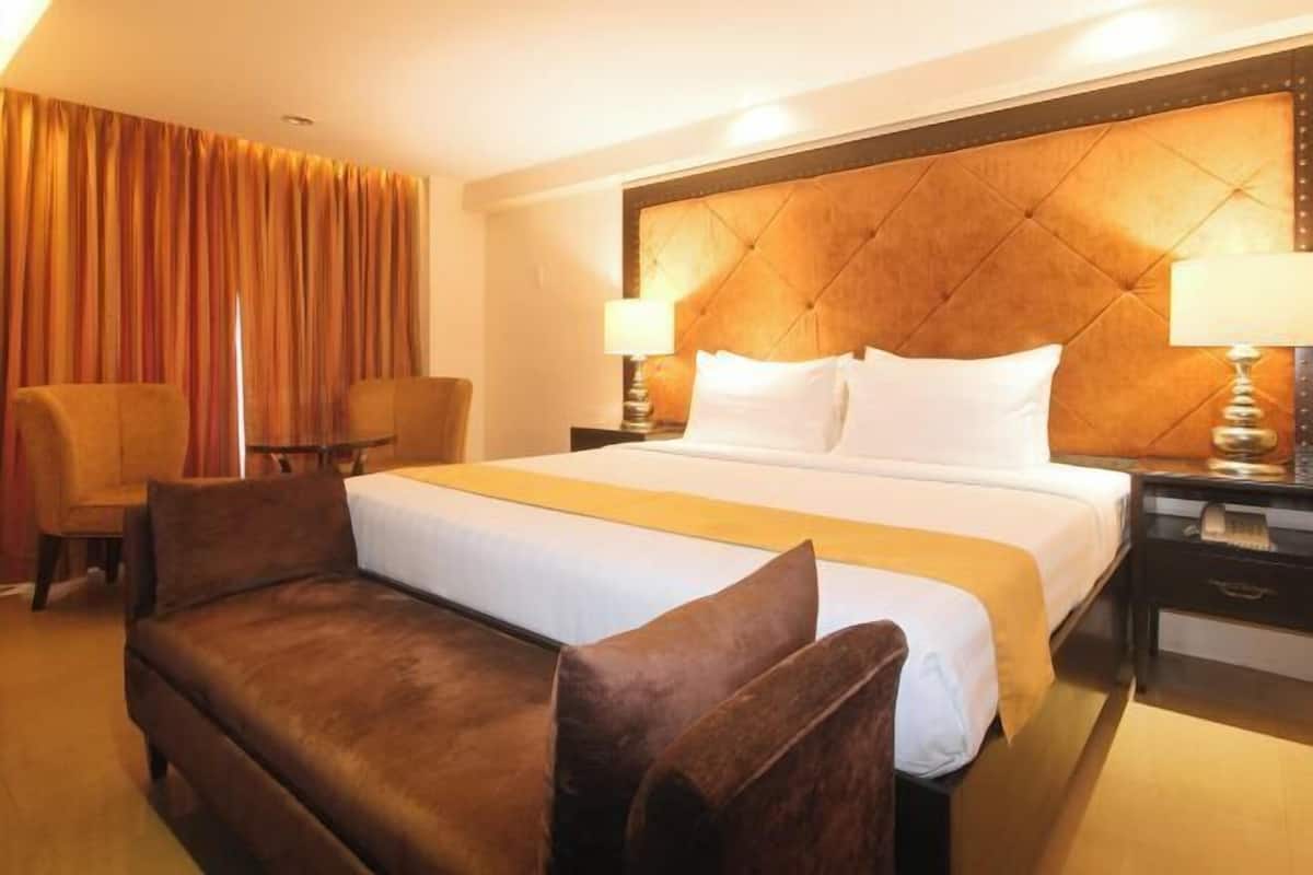 WiFi (free), bed sheets
