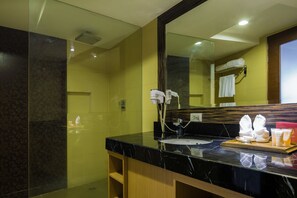 Suite panoràmica | Bany | Assecador de cabells, sabatilles, bidet i tovalloles 