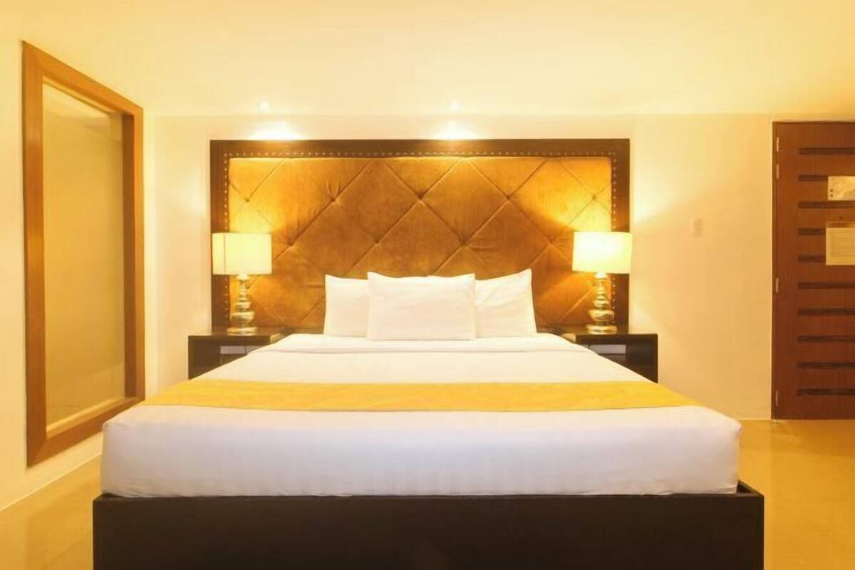 WiFi (free), bed sheets