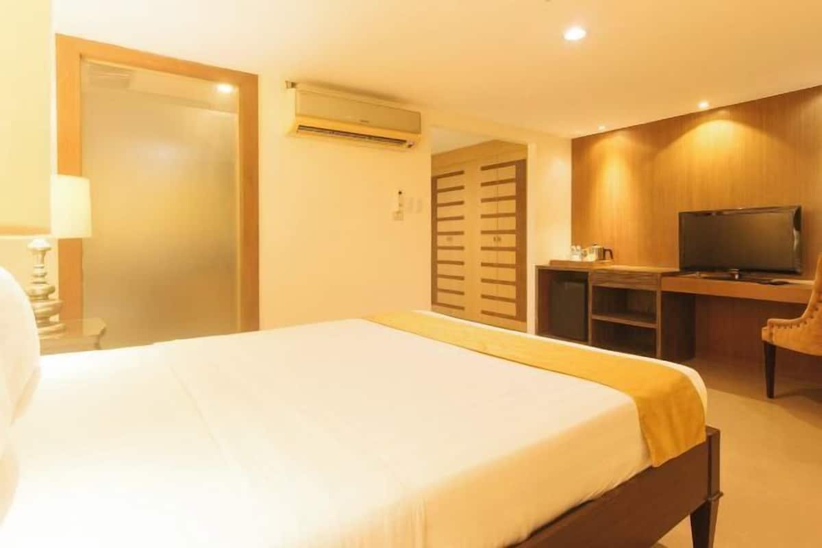 WiFi (free), bed sheets