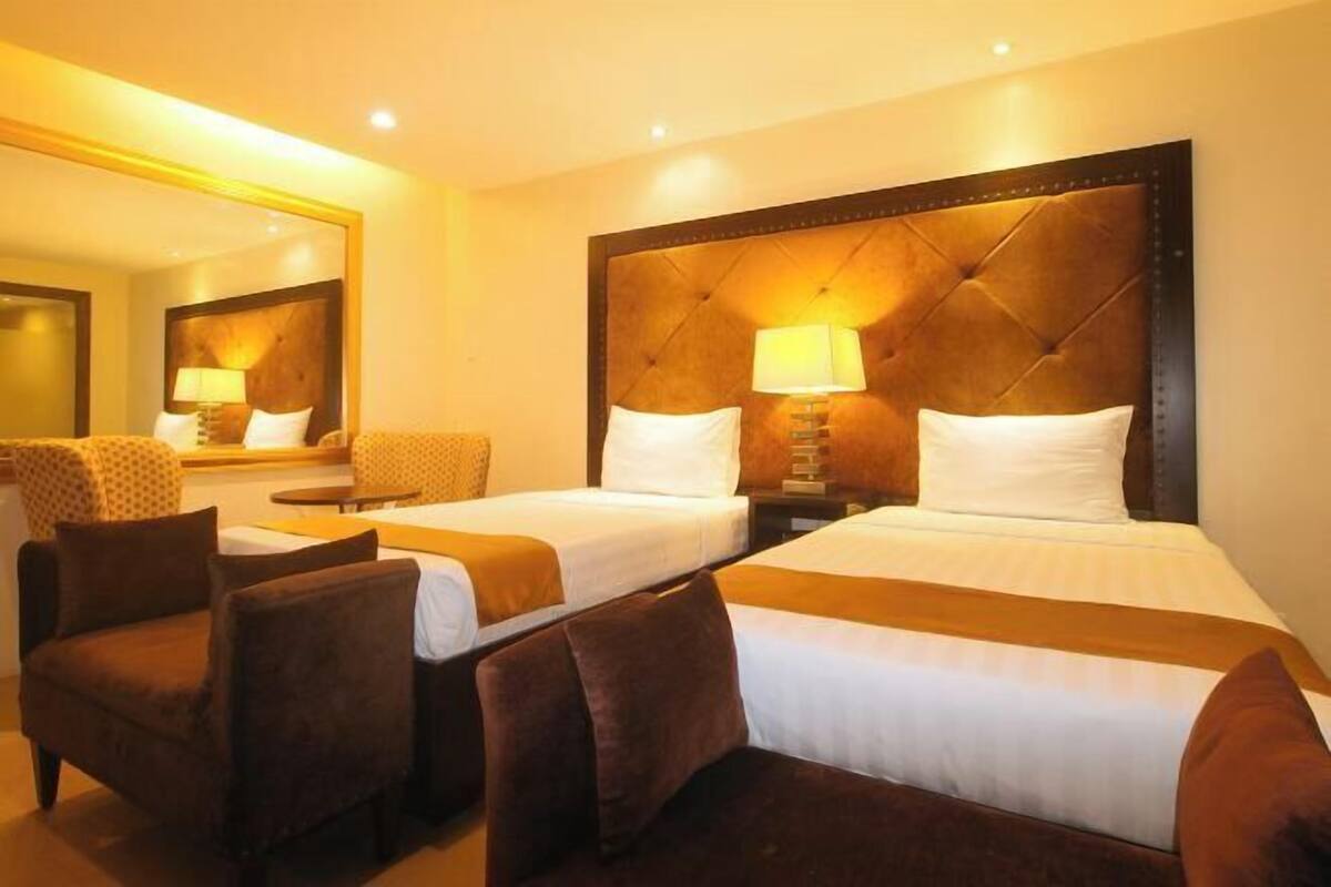WiFi (free), bed sheets