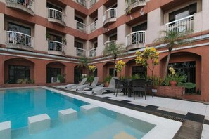 Hồ bơi ngoài trời 