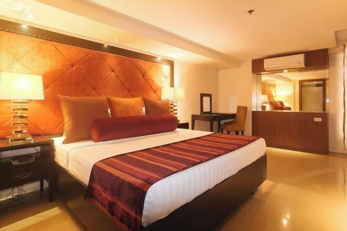 WiFi (free), bed sheets