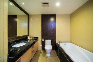 Executive Suite (Milano) | Bathroom | Hair dryer, slippers, bidet, towels - Torre Venezia Suites (Quezon City)