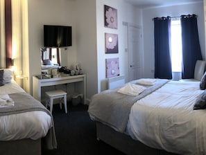 Premium Triple Room, Ensuite, Sea View | Desk, iron/ironing board, free WiFi, bed sheets