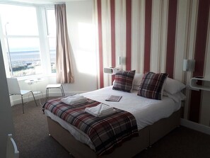 Dobbeltrom, eget bad, sjøutsikt (Windsor ) | Skrivebord, strykejern/-brett, wi-fi (inkludert) og sengetøy