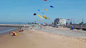 Beach - Balmoral Guest House (Morecambe)
