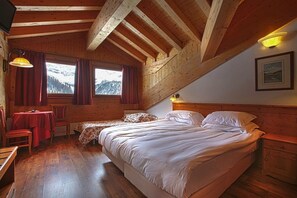 Junior Room | Premium bedding, down comforters, memory foam beds, laptop workspace - Crest Alpine Lodge & Spa (Ayas)