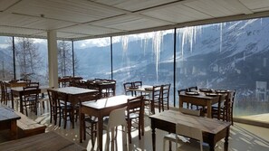 Dinner served, international cuisine - Crest Alpine Lodge & Spa (Ayas)