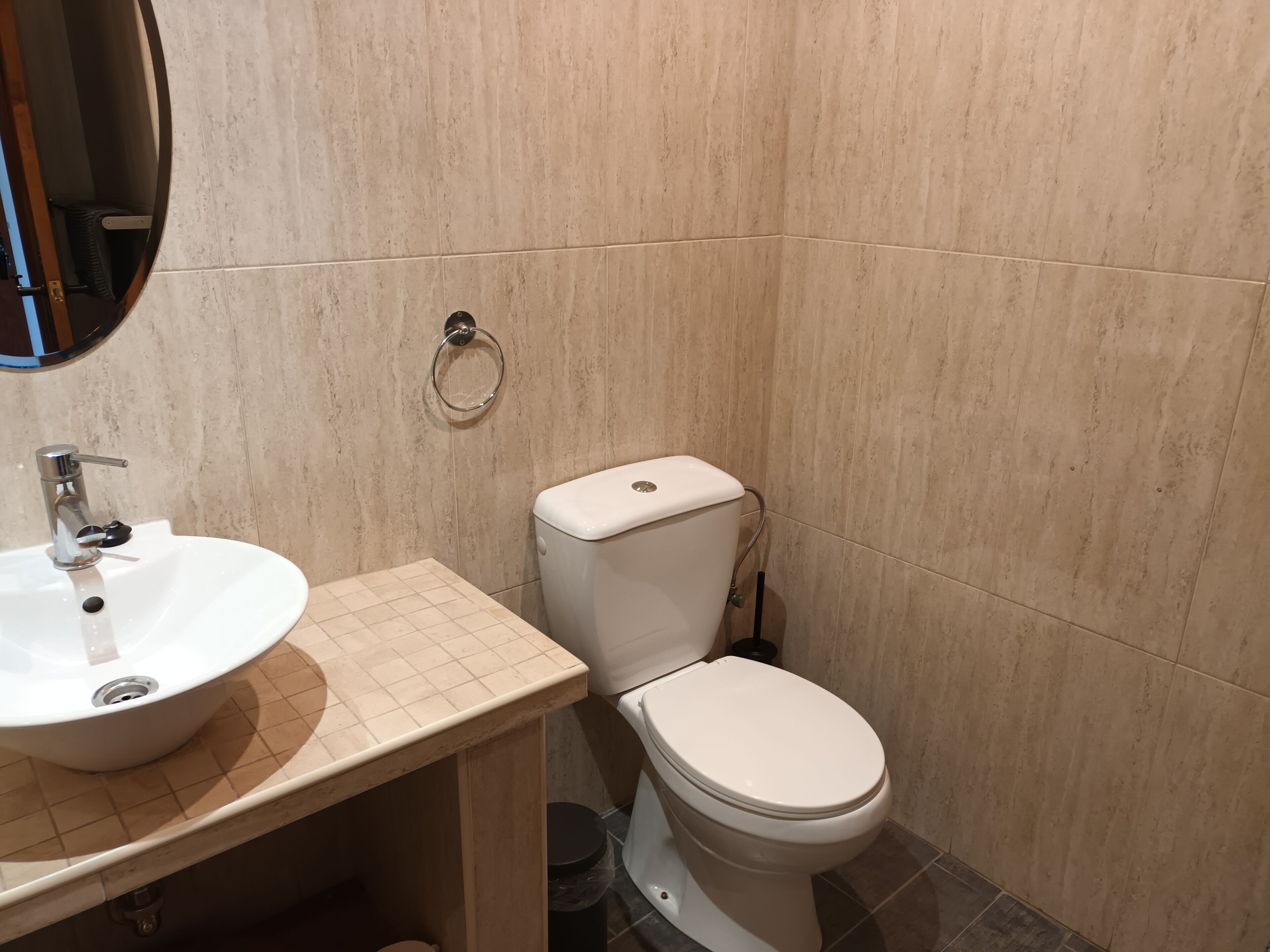 classic twin room | bathroom | free toiletries, hair dryer, towels