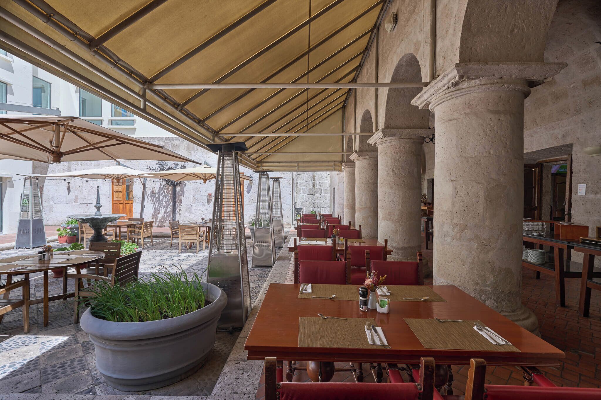 Frokost, lunsj og middag serveres