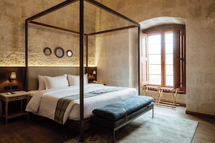 Senior Suite, 1 King Bed
