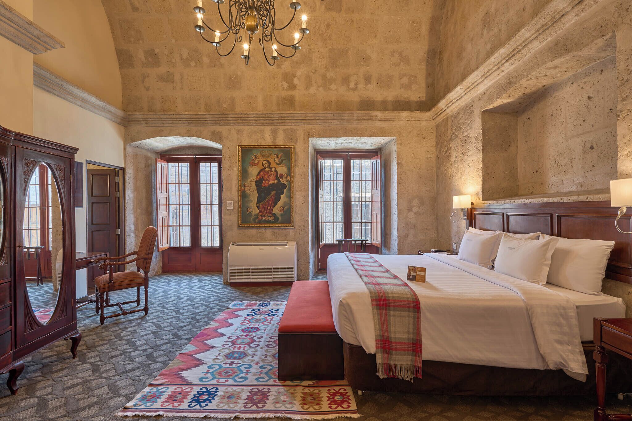 Senior Suite, 1 King Bed | Premium bedding, minibar, in-room safe, desk