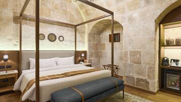 Suite superior, 1 cama King size | Ropa de cama de alta calidad y minibar