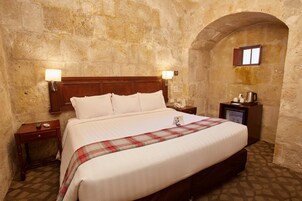 Ropa de cama de alta calidad y minibar 