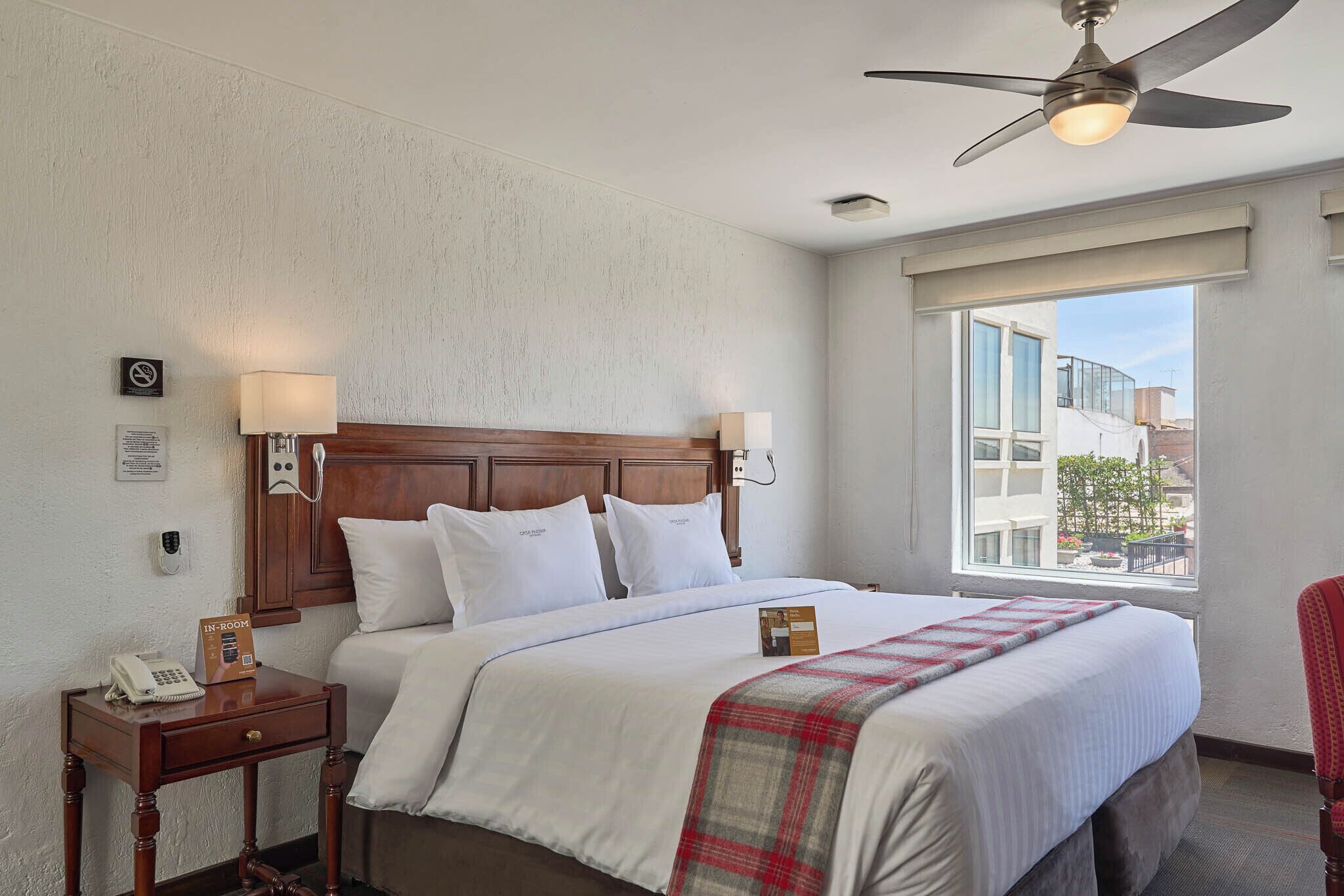 Ropa de cama de alta calidad y minibar 