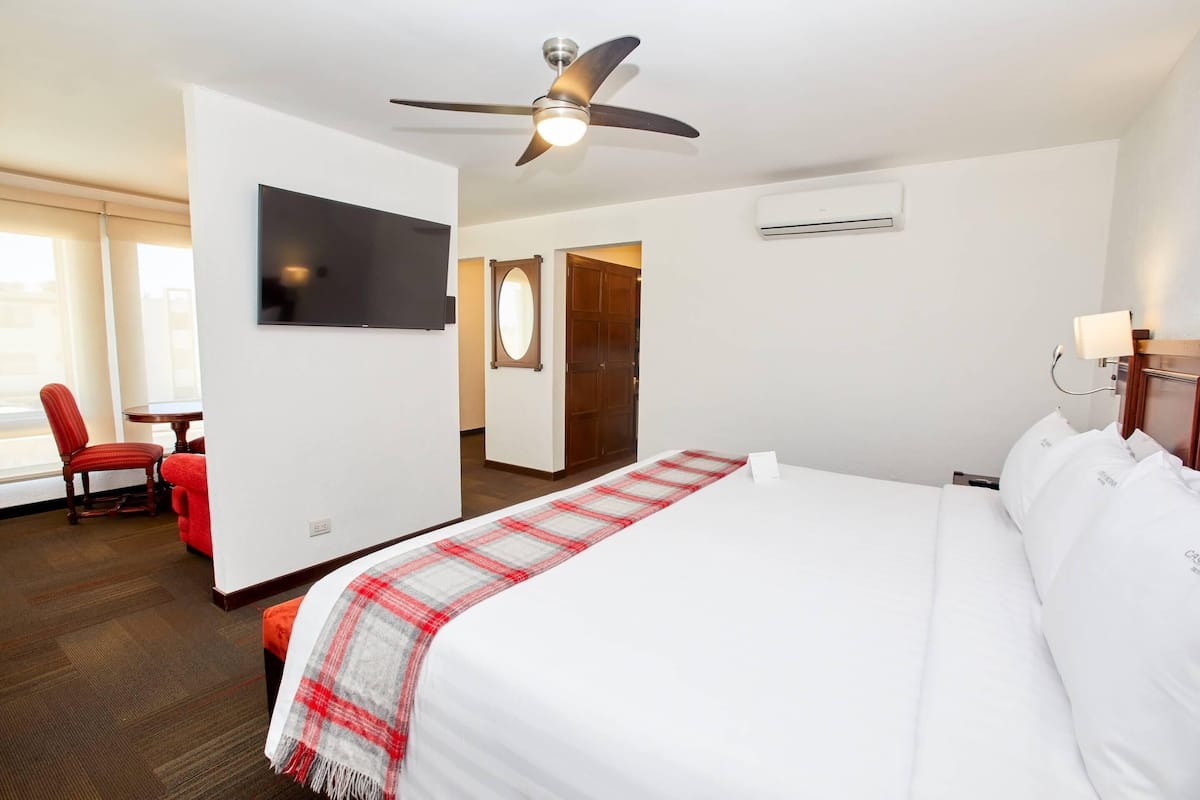1 bedroom, premium bedding, minibar, in-room safe