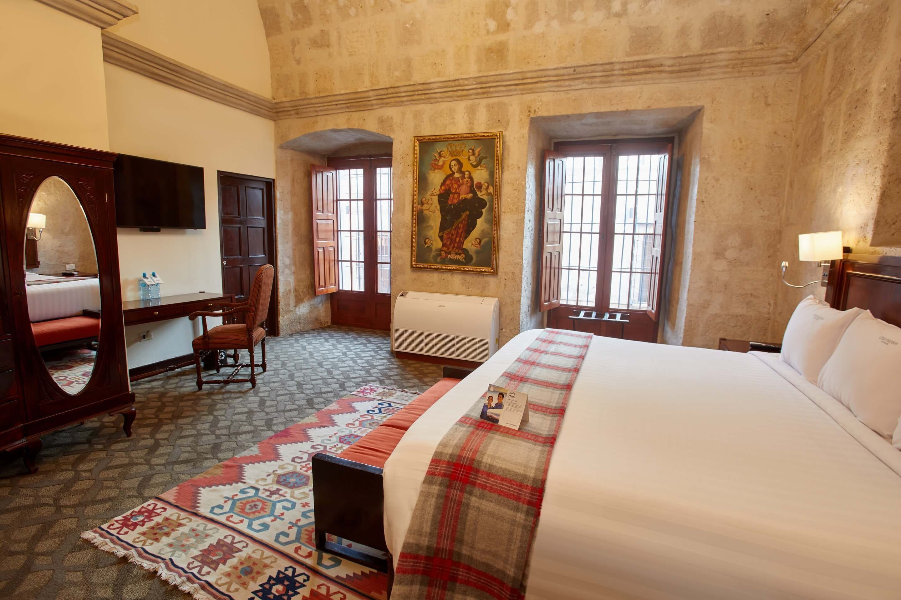 senior suite, 1 king bed | 1 bedroom, premium bedding, minibar, in-room safe