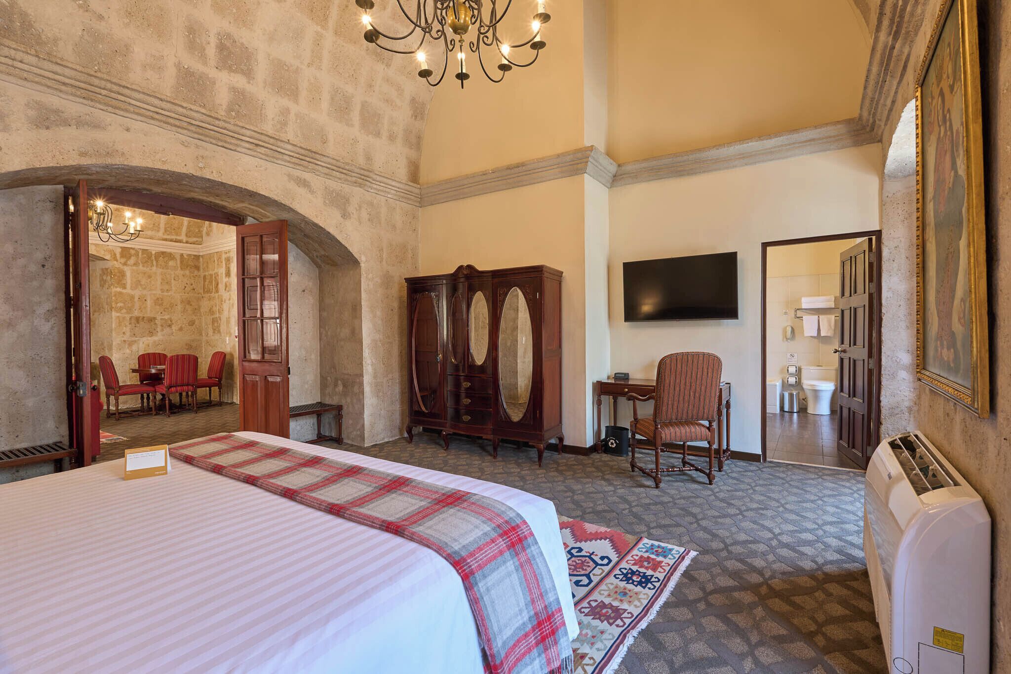 Ropa de cama de alta calidad y minibar 