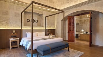 Senior Suite, 1 King Bed | Premium bedding, minibar, in-room safe, desk