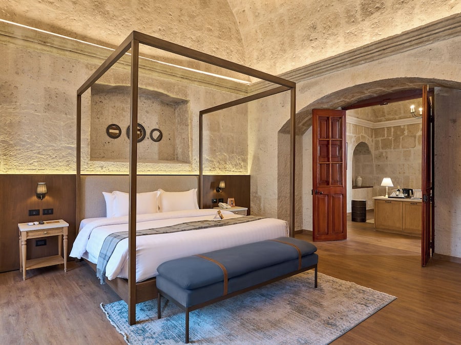 Senior Suite Colonial | Roupas de cama premium, frigobar, cofres nos quartos, escrivaninha