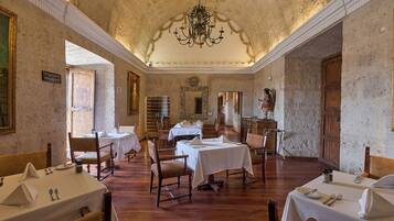 Café da manhã, almoço e jantar