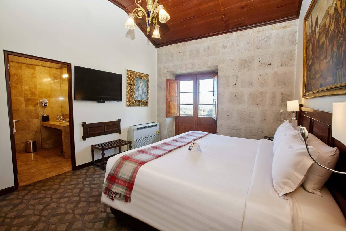 1 bedroom, premium bedding, minibar, in-room safe