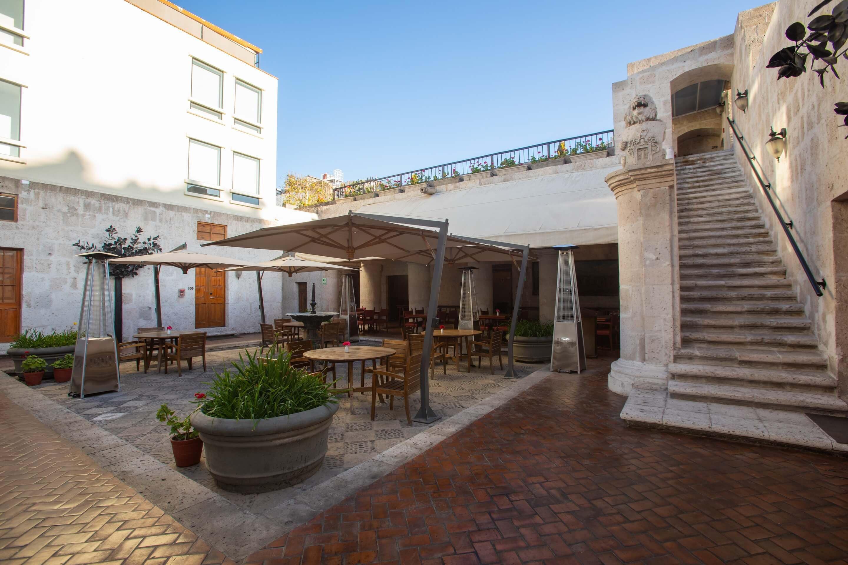 breakfast, lunch and dinner served