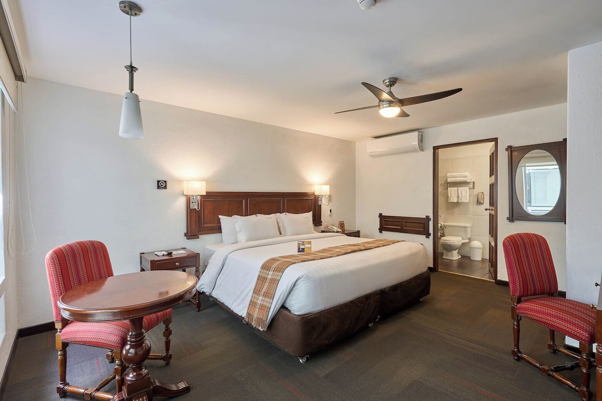 Superior Room, 1 King Bed | Premium bedding, minibar, in-room safe, desk