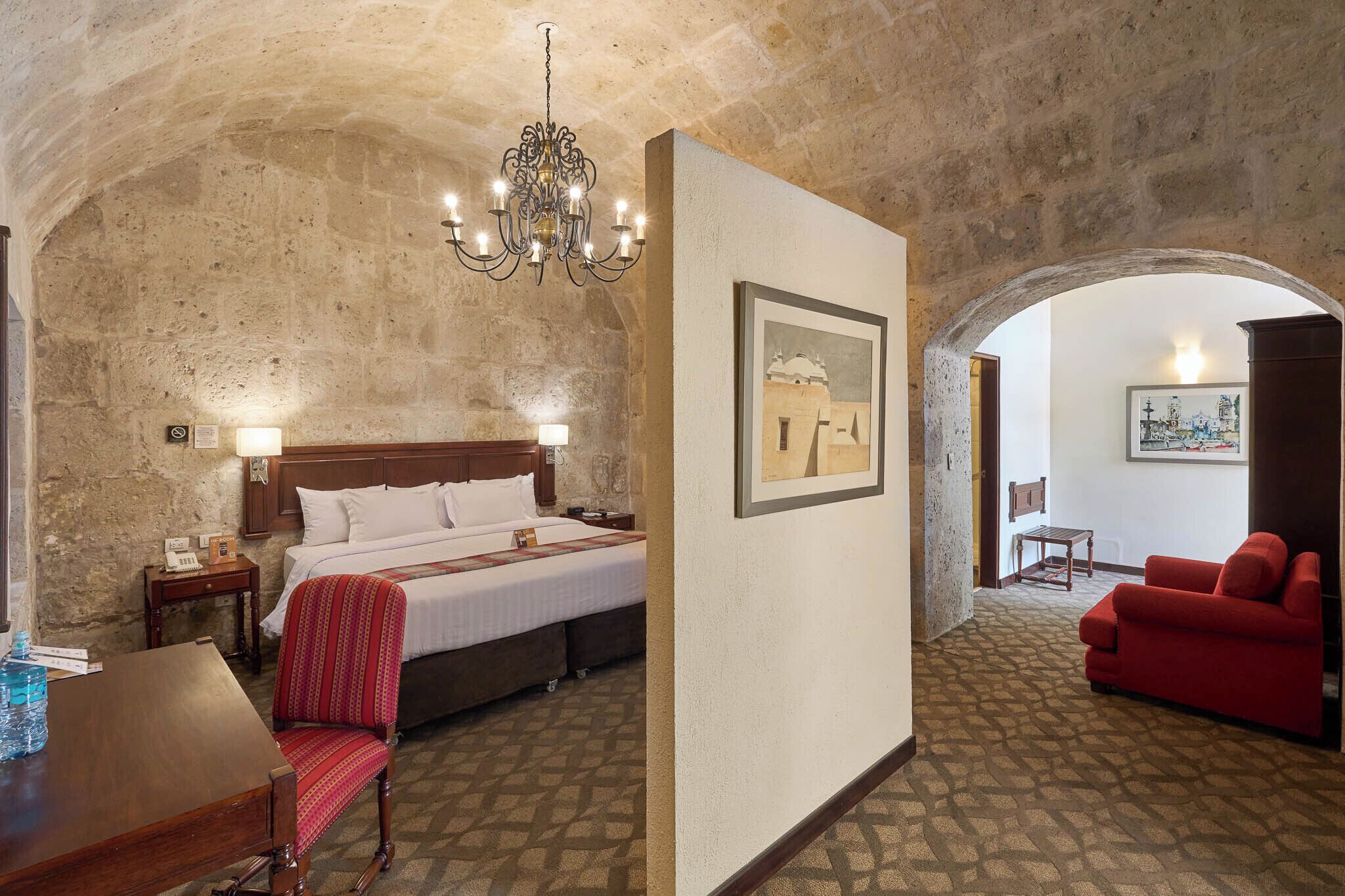 Ropa de cama de alta calidad y minibar 