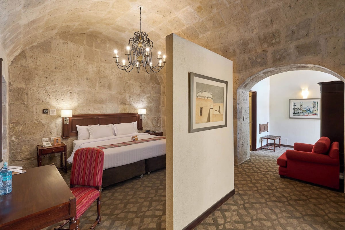 Superior Suite, 1 King Bed | Premium bedding, minibar, in-room safe, desk