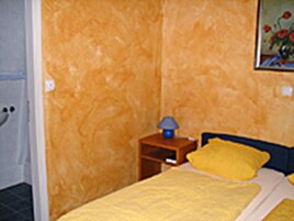 Caja de seguridad en la habitación, cunas y camas plegables/adicionales 