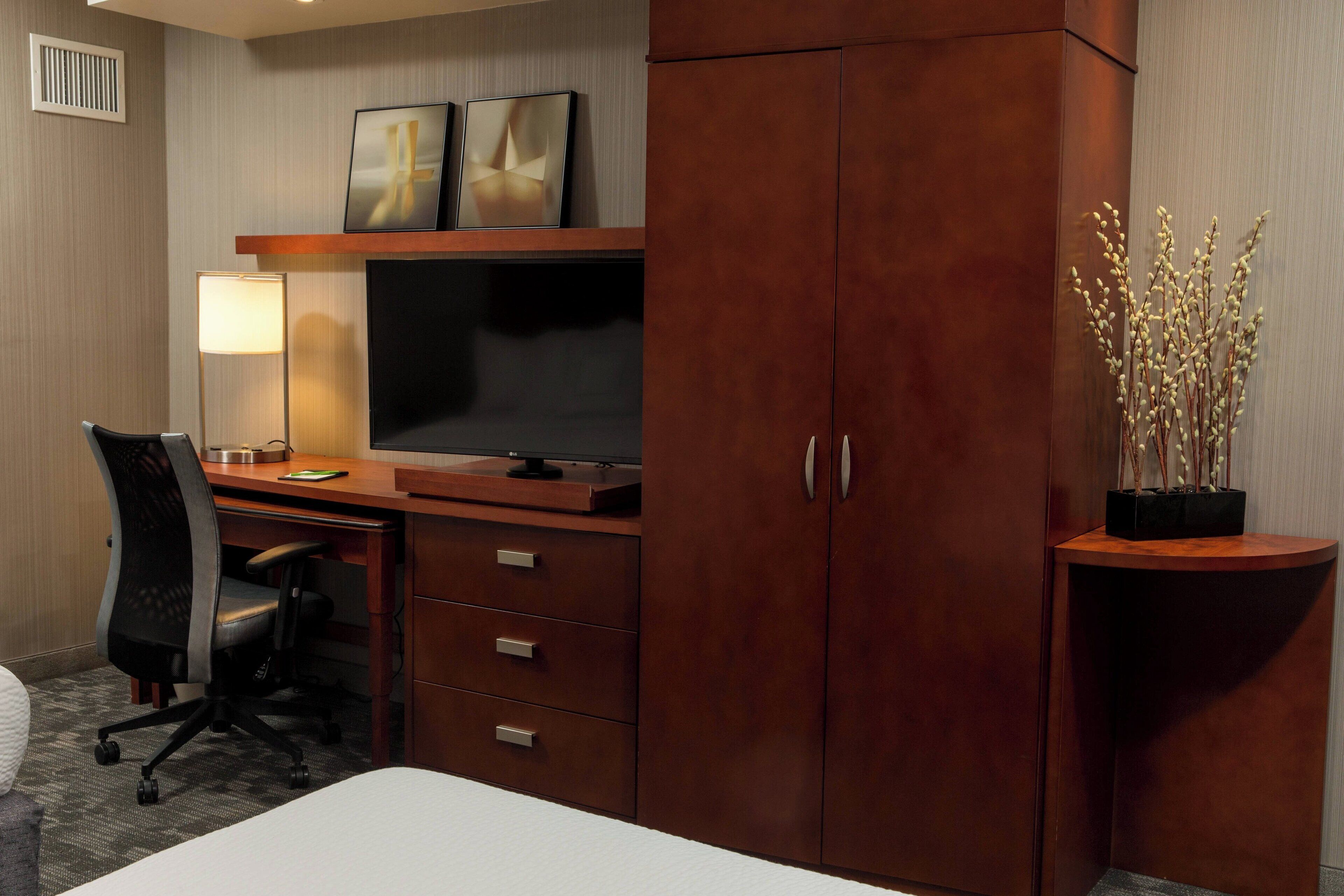 executive room, 1 king bed with sofa bed | 1 bedroom, desk, laptop workspace, blackout curtains