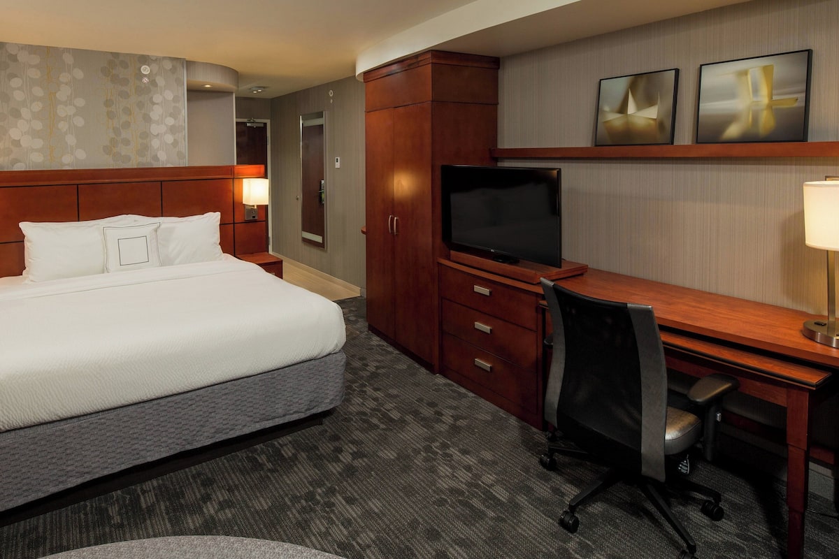 Executive Room, 1 King Bed with Sofa bed, Non Smoking