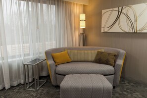 Desk, laptop workspace, blackout curtains, soundproofing - Courtyard Marriott Lafayette (Lafayette)