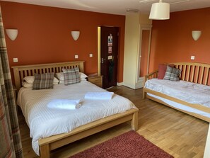 1 habitación, decoración personalizada y muebles diferentes