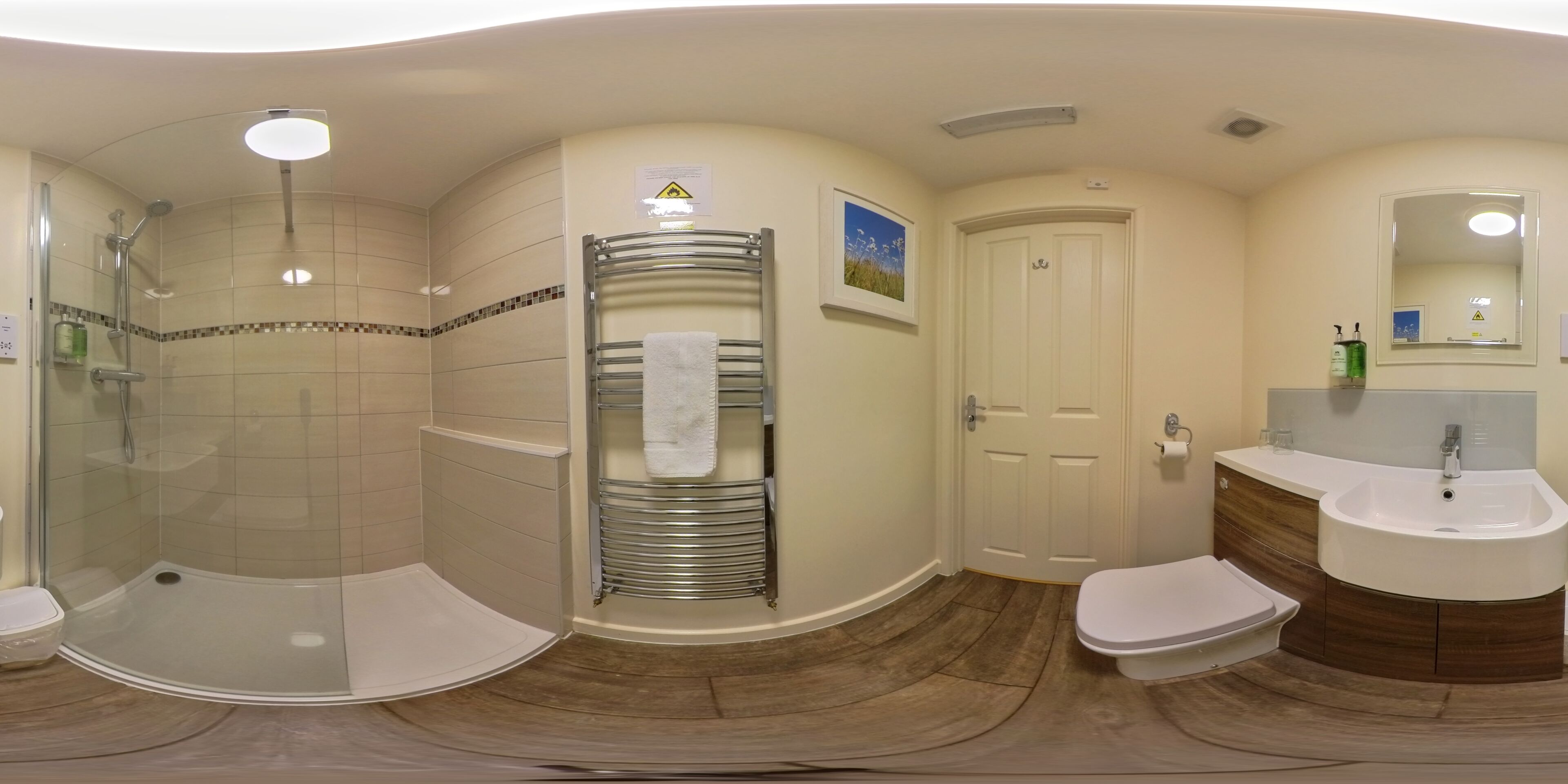 Habitación familiar (Sleeps 4) | Baño | Secadora de cabello y toallas 