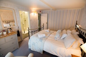 Standard Double Room, Ensuite - The Old Brewhouse (Cirencester)