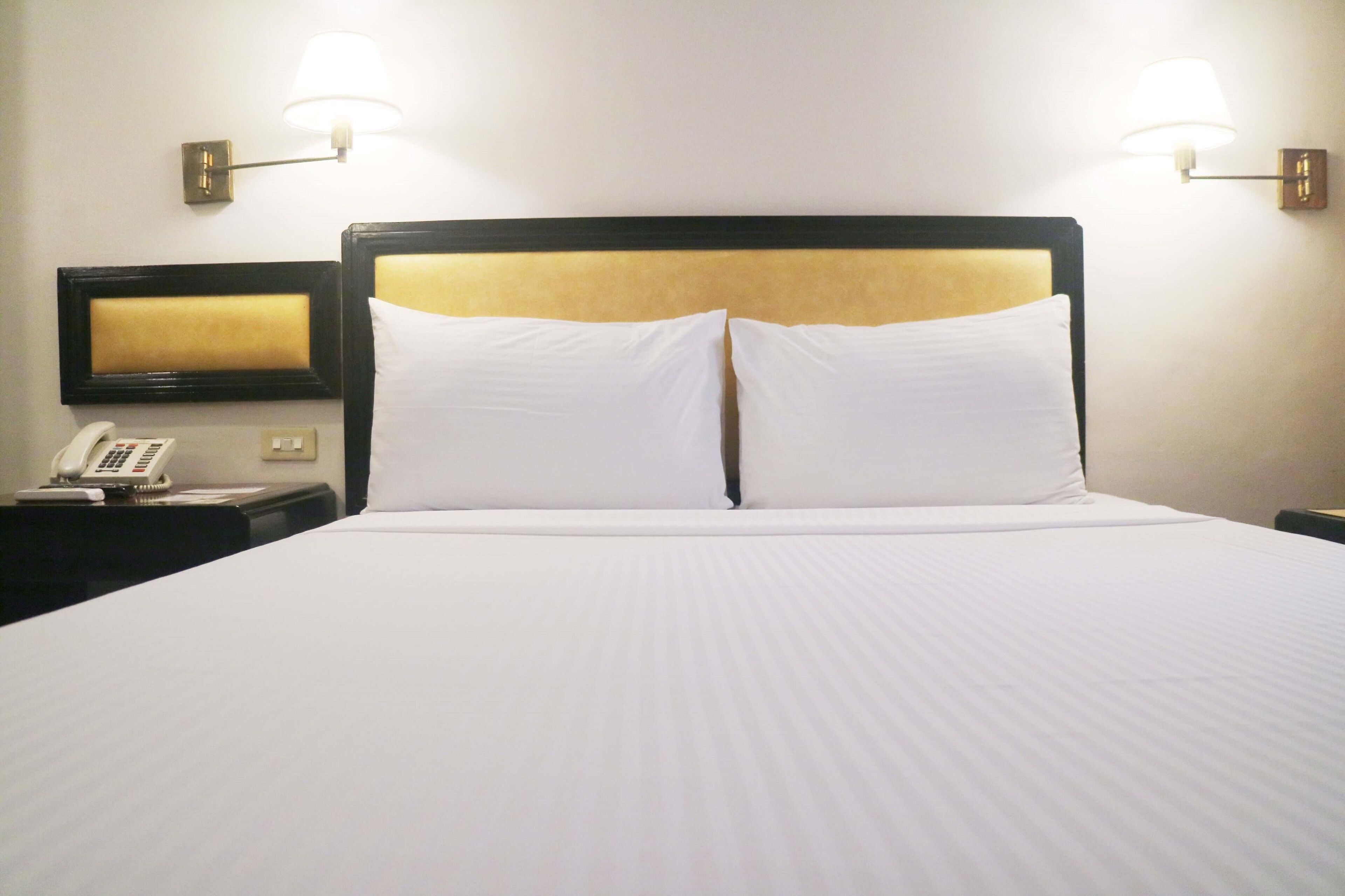 Regular Room (1 Bed) | In-room safe, free WiFi, bed sheets