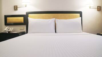 Regular Room (1 Bed) | In-room safe, free WiFi, bed sheets